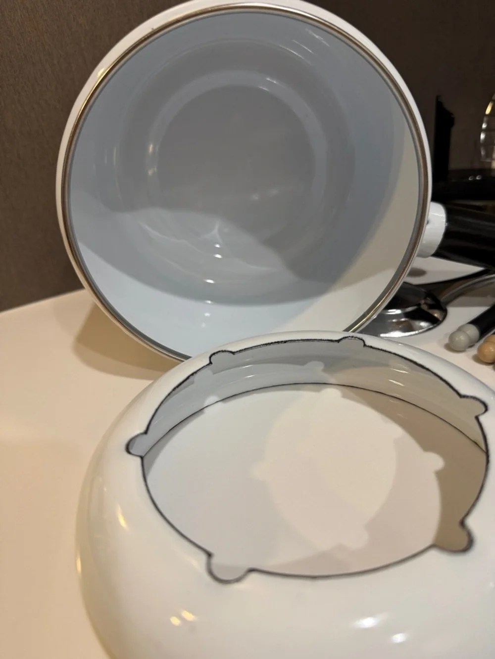 Vtg Roshco Porcelain Enamel Fondue Pot with 10 Forks